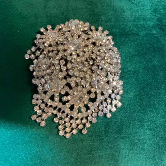 Collector Series Camrose & Kross Audrey Hepburn Rhinestone Brooch 3.5” x 3” - Picture 3 of 9